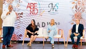 Pedro Vargas modera panel sobre Ciudades Nupciales.