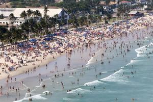 Brasil registra 447 muertes por Covid -19 en una jornada de playas abarrotadas