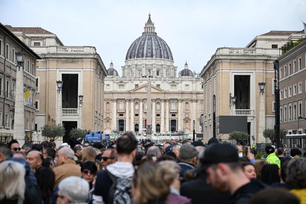 Perspectivas locales e internacionales sobre el funeral del papa Francisco: una reflexión colectiva de los fieles