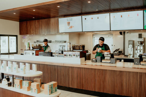 Interior Starbucks San Isidro.