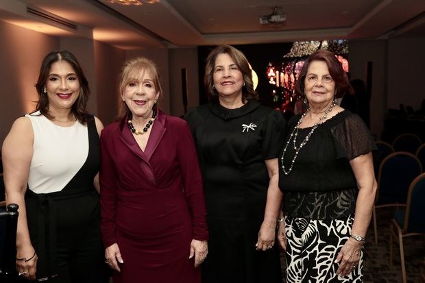Arisleyda Garden de Franco, Sofía Rojas, Raysa Mejía de Robles e Isabel Rodríguez.