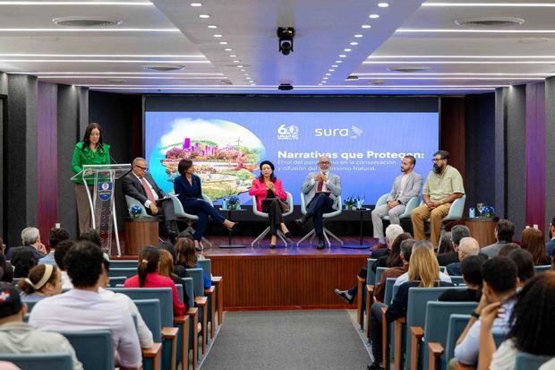  Asistentes que participaron en el panel Narrativas que protegen / Foto: cortesía 
