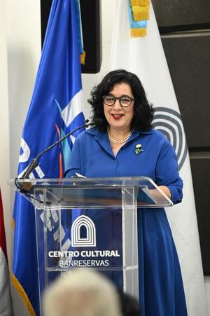 Margarita González Auffant, curadora, de la exposición Elsa Núñez. Homenaje
a la madre tierra, que se exhibe en el Centro Cultural Banreservas.