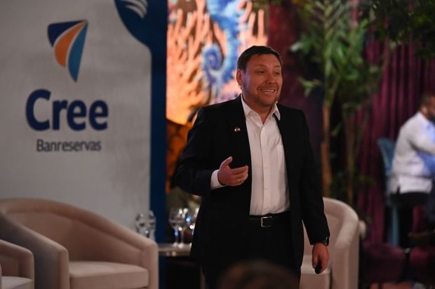 Marcelo Muñoz, coach de líderes, expone el tema Autenticidad radical:
liderar sin perder el alma, en el Encuentro de Emprendedores Founder’s
Space 2025.