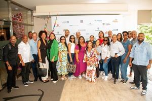 Miembros de Adompretur junto a Yomaris Gómez, directora ejecutiva de ExpoTurismo 2025.   