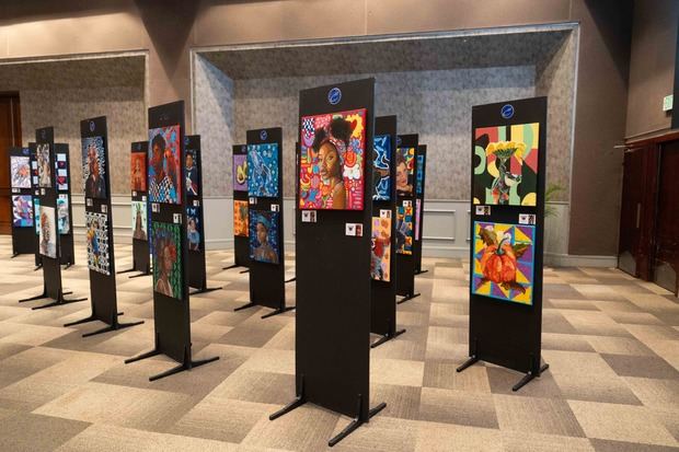 Muestra de las obras patrias pintadas por los infantes.