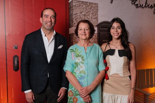 Mariano González, Rosa Ruiz y Gabriela Benoit.