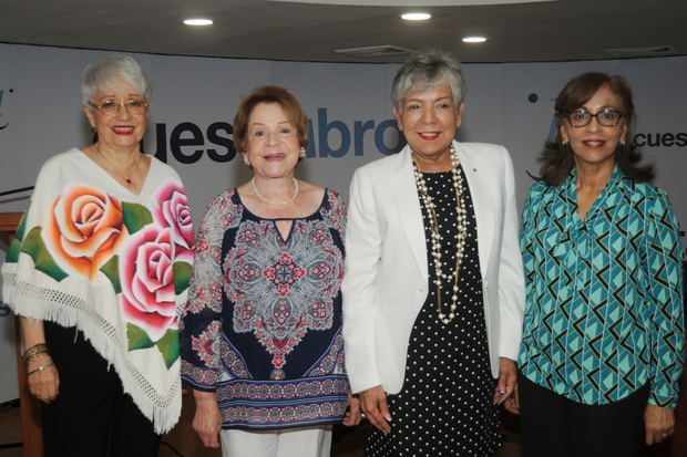 Aspasia de Gómez, Aurelina Pol, Olga de los Santos y Dulce Fontana.