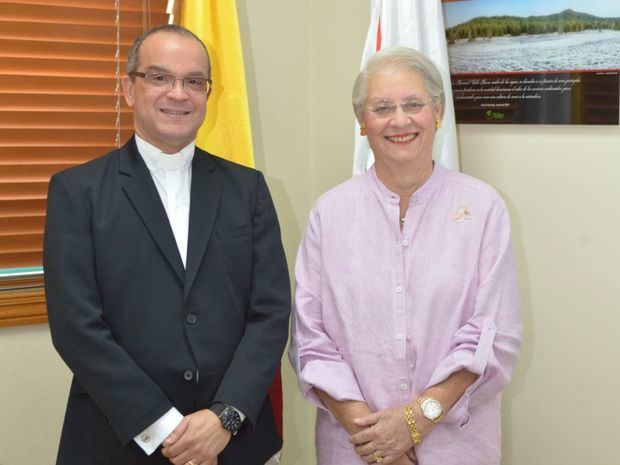 Reverendo Padre Ramón Alfredo de la Cruz Baldera,  Doña Pirigua Bonetti de Santana