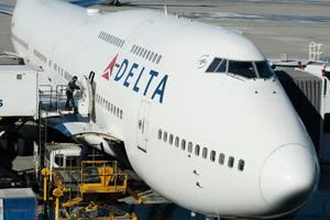 Delta argumentó que sus equipos agotaron 'todas las opciones -incluyendo el cambio de ruta y la sustitución de aeronaves y tripulaciones para los vuelos programados- antes de cancelar alrededor de 90 vuelos para el viernes'. Foto de archivo.