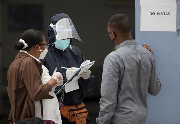 La República Dominicana, que acumula 96.629 contagiados y 1.801 muertes por coronavirus, según los datos publicados el jueves por Salud Pública, inició ayer un nuevo período de 45 días de estado de emergencia.
