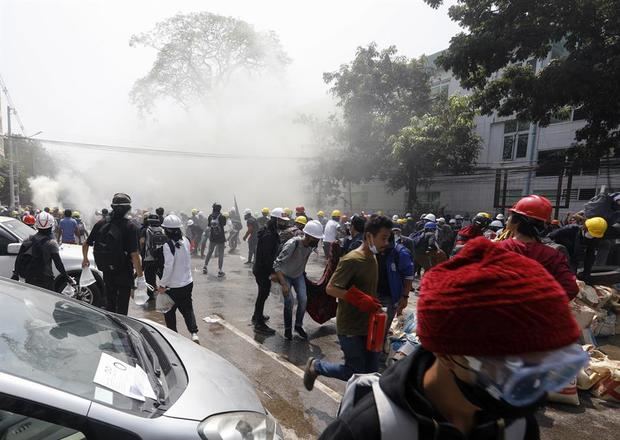 Nueva jornada sangrienta con al menos 15 manifestantes muertos en Birmania.