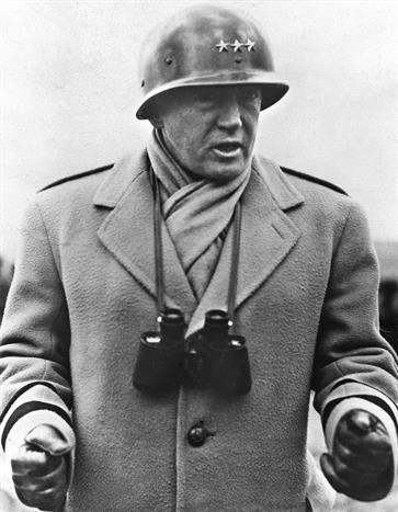 Retrato del General americano George Patton durante la intervención de los Estados Unidos en la II Guerra Mundial.(foto sin fecha, entre 1941 y 1945). En los Juegos de Estocolmo 1912, George Patton, fue quinto en pentatlón moderno.