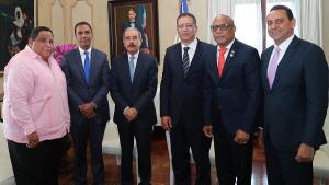 Danilo Medina recibe detalles pasos de avance de Dominicana Limpia