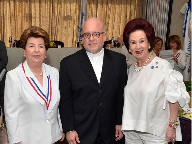 Ingrid de Feris, Padre Jaime Corujo y Giralda de Imbert.