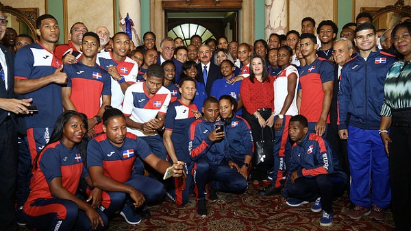 Delegación deportiva dominicana con el presidente Danilo Medina