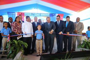 Danilo Medina inaugura escuela de 25 aulas en Cristo Rey
