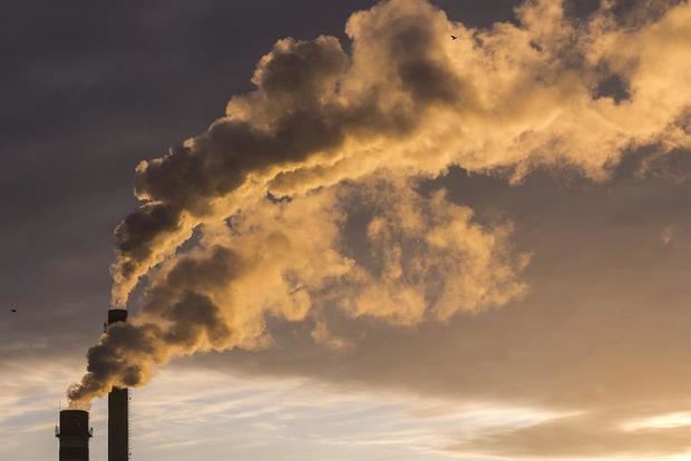 'Como resultado de la reducción de viajes, la menor actividad industrial y la menor generación eléctrica este año debido a la pandemia, se prevé que las emisiones de dióxido de carbono caerán hasta un 7 % en 2020', indicó en un informe el Programa de las Naciones Unidas para el Medio Ambiente, PNUMA.