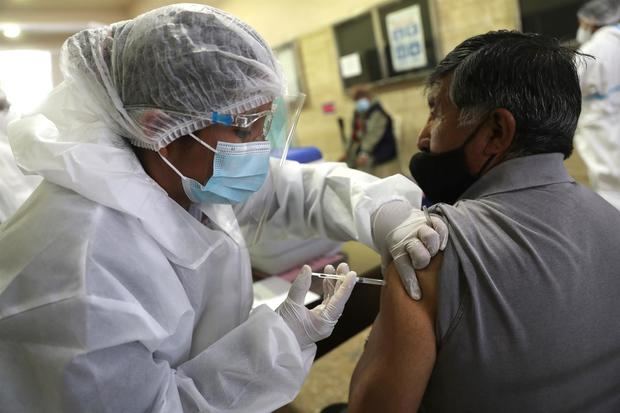 Cruz Roja pide acelerar las vacunaciones en América ante el recrudecimiento de los casos
