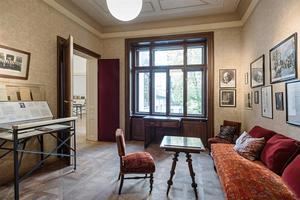 El Museo Freud de Viena reabre con más salas y el vací­o como 