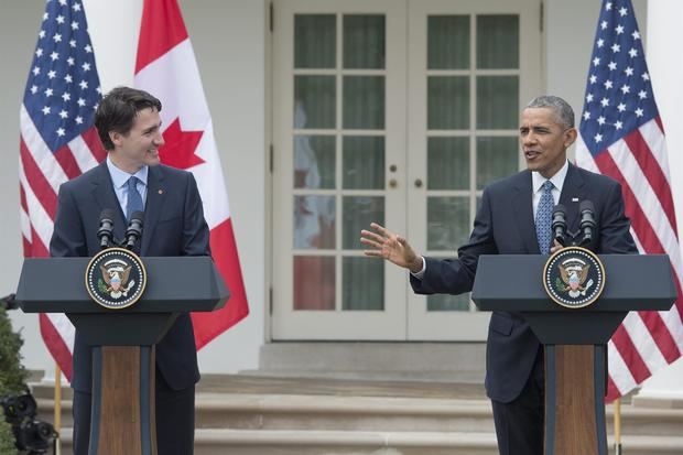 Fotografía de archivo tomada el 10 de marzo de 2016 en la que se registró al entonces presidente de Estados Unidos, Barack Obama (d), y al primer ministro de Canadá, Justin Trudeau (i), durante un rueda de prensa conjunta, en la Casa Blanca, en Washington DC, EE.UU.