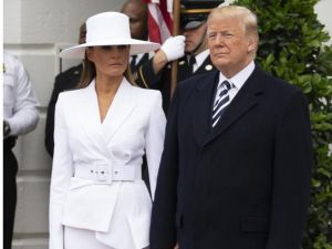 Melania Trump llama la atención por sus looks