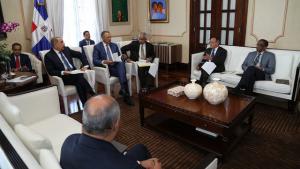 Danilo Medina recibe informe sobre avances de proyectos de desarrollo agroforestal