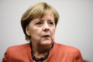 Putin y Merkel coinciden en importancia de mantener acuerdo nuclear con Irán