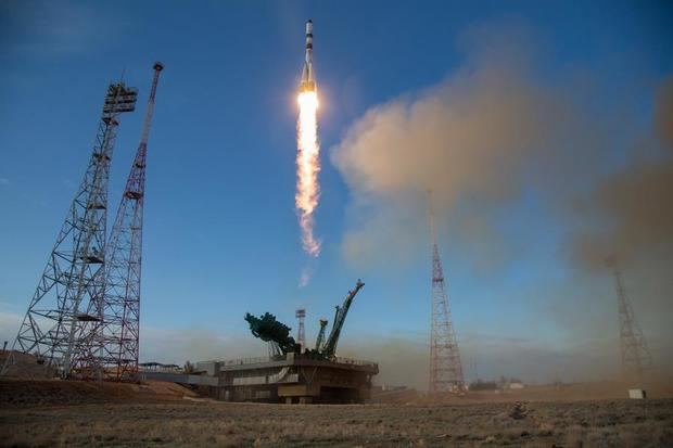 El carguero espacial Progress MS-14, que se acopló con éxito esta mañana a la Estación Espacial Internacional, EEI.