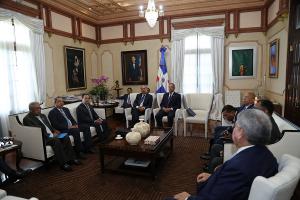 Presidente Danilo Medina se reúne con titulares de instituciones del sector eléctrico