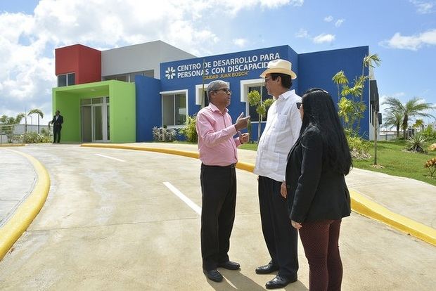 Parte del recorrido por Ciudad Juan Bosch