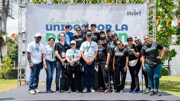 El equipo del INCORT al finalizar la caminata.