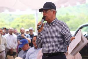 Danilo Medina promete ayuda productores cacao y ganaderos