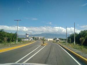 Obras Públicas señaliza vía cruce de Cabral aeropuerto María Montez