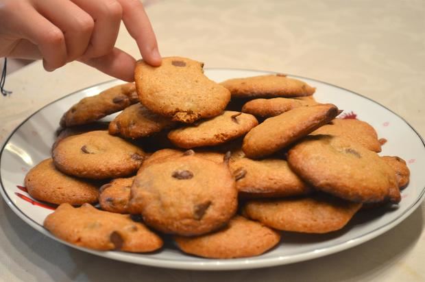 Detalle de un plato de galletas caseras de Navidad en Miami, Florida.