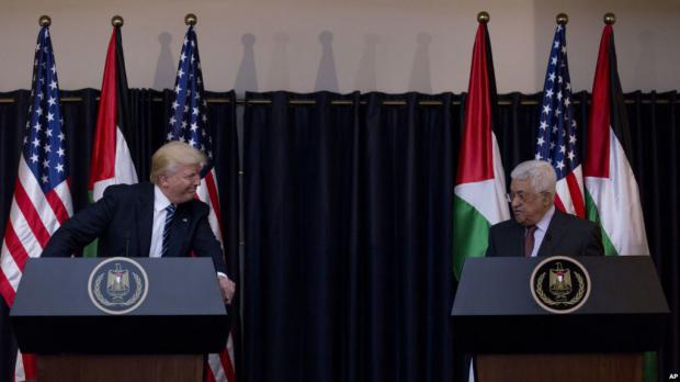 El presidente palestino, Mahmoud Abbas (derecha) y el presidente de EE.UU., Donald Trump.