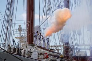 El Buque Escuela de la Armada española Juan Sebastián Elcano fue registrado este domingo, tras atracar en el puerto Don Diego, en Santo Domingo.