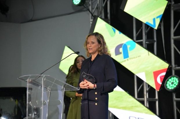 Arq. Sarah García, agradece reconomiento a la trayectoria.