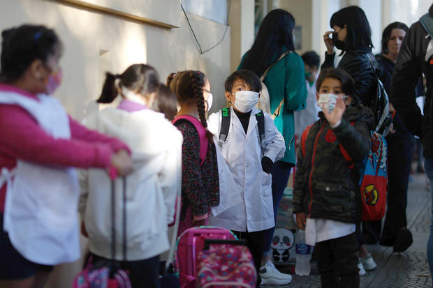 Niños regresan a las clases, en una imagen de archivo.