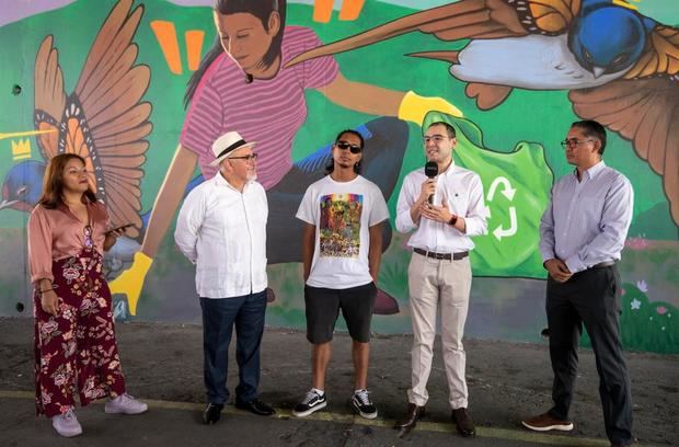 Impulsan el reciclaje en México a través de murales comunitarios.