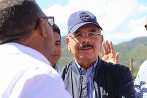 Danilo Medina supervisa avances del proyecto de cultivo en Baní