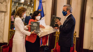 Presidente Abinader encabeza acto del Día de la Biblia