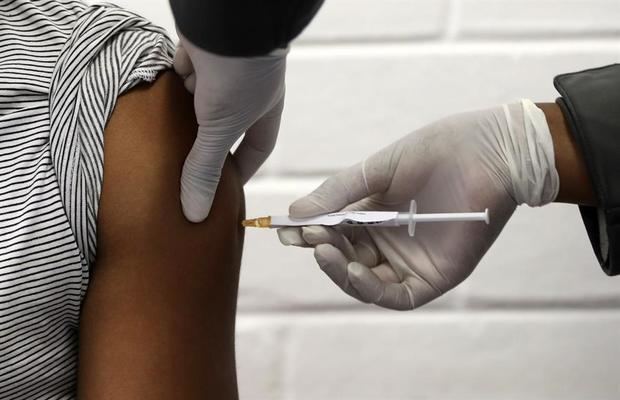 EE.UU. comienza un ensayo con 30.000 voluntarios para la vacuna de la Covid -19