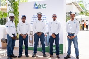 Parte de los Colaboradores de Productos del Aire.