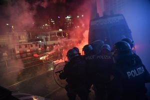 Disturbios en varias ciudades italianas ante de los cierres para evitar contagios