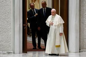 El papa dice que ni se le pasó por la cabeza renunciar al pontificado