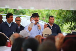 Danilo Medina apoya a productores de mango de San Cristóbal 