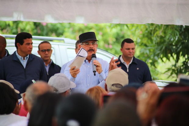 El presidente Danilo Medina se preocupó y ocupó de las necesidades de la Asociación de Productores de Mango de San Cristóbal (ASOPROMASA), cuyos socios recibieron apoyo para el mantenimiento de 3,200 tareas..