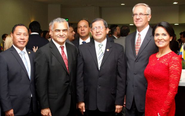 Rudy Armando Coxaj, Carlos Gabriel García, Crisanto Torres Pabón, Robert Copley y su esposa Yanira Copley.
