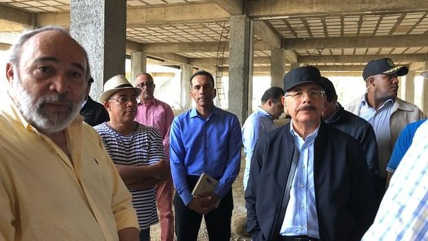 Visita Sorpresa de supervisión del presidente Danilo Medina al Hospital Pedro Emilio de Marchena en Bonao, donde recorrió la construcción de la obra y compartió con trabajadores.